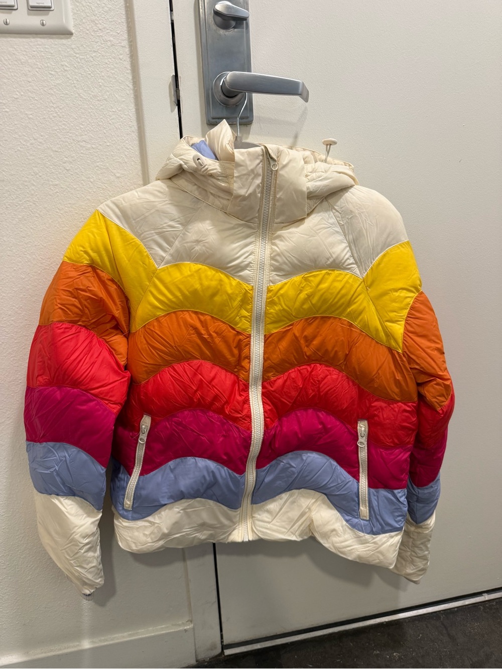 Marine Layer x Lost & Found Puffer Jacket - Picture 3 of 8